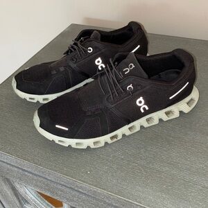 On Cloud Women's Black Mesh Running Lightweight Shoes Sneakers Size 9 Wide